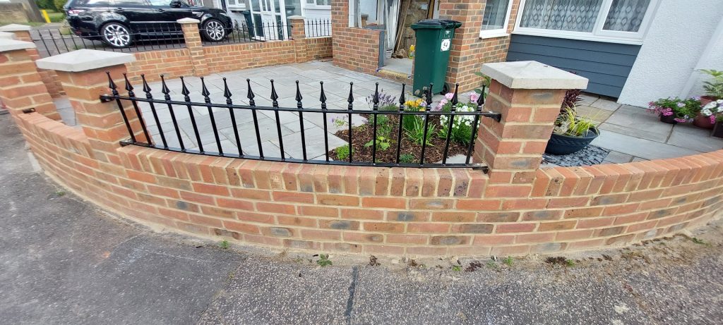 garden wall railing on a curved wall