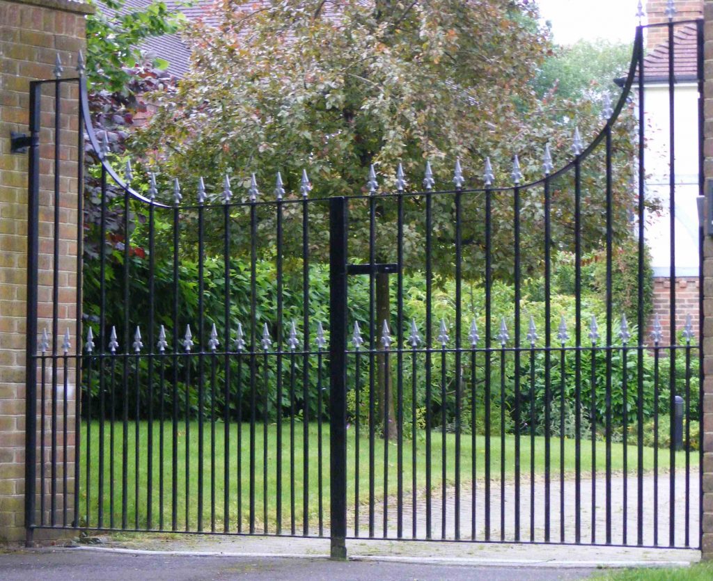 large driveway, Estate style gate